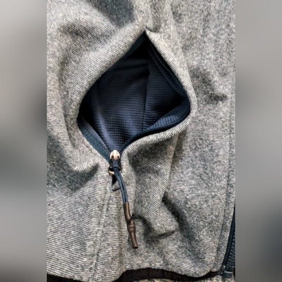 SOLD-Womens Small Under Armour Jacket - Picture 3 of 8